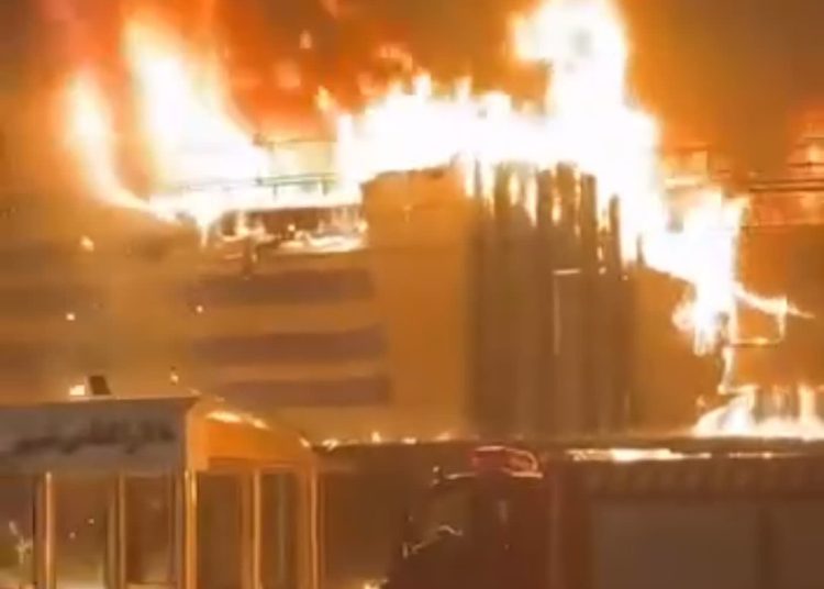 الماس شرق آستانه در آتش سوخت